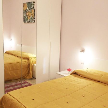 Casa Vacanze Sabrina 波尔佩纳泽德尔加尔达 外观 照片