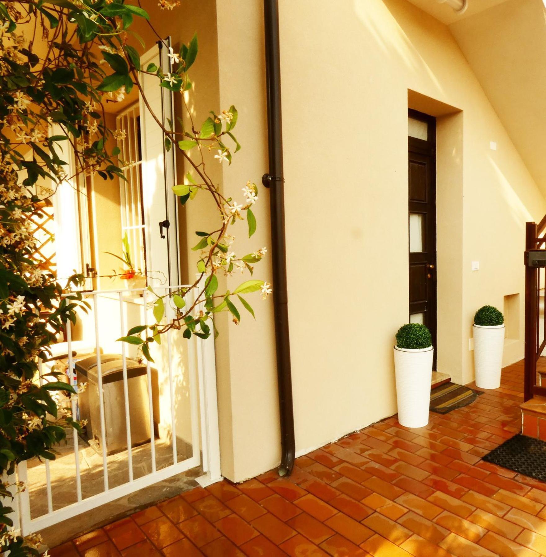 Casa Vacanze Sabrina 波尔佩纳泽德尔加尔达 外观 照片