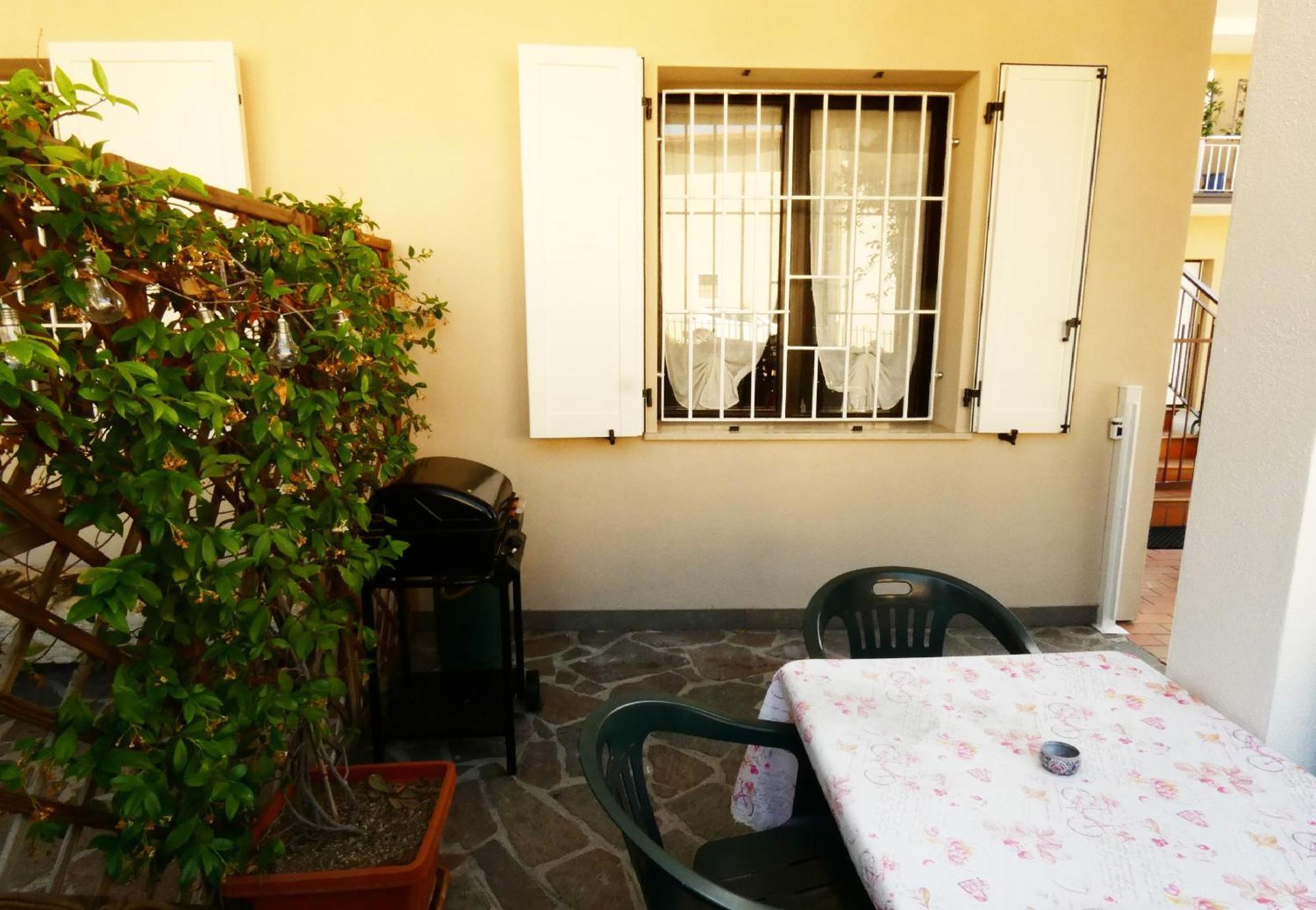 Casa Vacanze Sabrina 波尔佩纳泽德尔加尔达 外观 照片